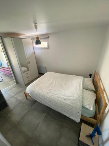 Ένα ή περισσότερα κρεβάτια σε δωμάτιο στο Home Chez Vince