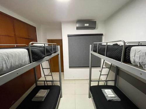 Ένα ή περισσότερα κρεβάτια σε δωμάτιο στο Network Inn
