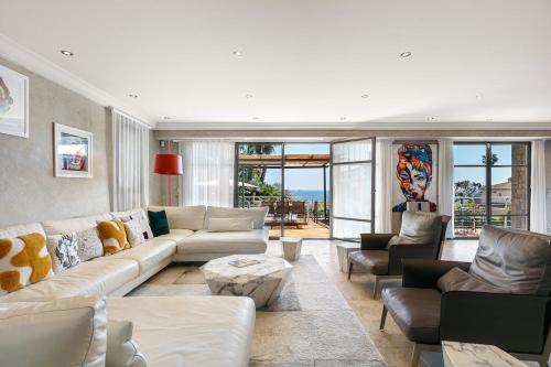 Posezení v ubytování Azurenting - Villa d’exception Vue mer & Guest House