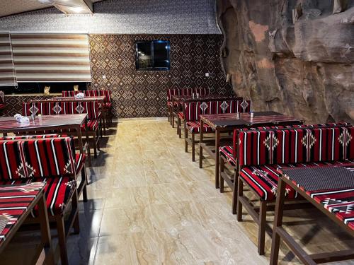 Istumisnurk majutusasutuses Moon Rum LuxuryCamp