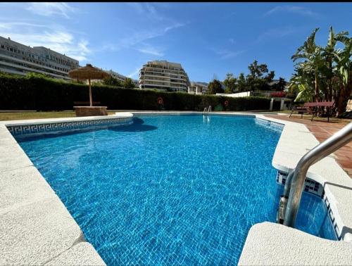 Swimmingpoolen hos eller tæt på Duplex penthhouse Marbella parking private sea views
