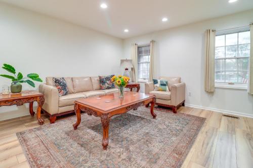 a living room with a couch and a table at 7 Mi to Downtown Toledo Apt Near Franklin Park in Toledo