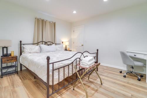 a bedroom with a bed and a desk and a chair at 7 Mi to Downtown Toledo Apt Near Franklin Park in Toledo