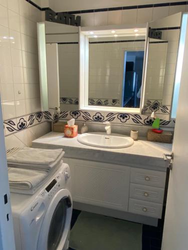 Bilik mandi di A nest in Paris - 60m2 - 3 rooms