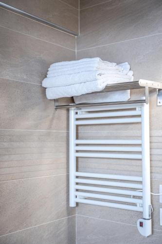 a towel rack in a bathroom with towels at La Maison Charentonneau in Maisons-Alfort