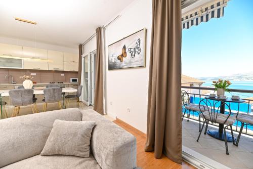 Villa Ines with Pool by the beach