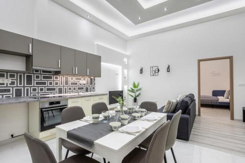 New Spacious & Central Home