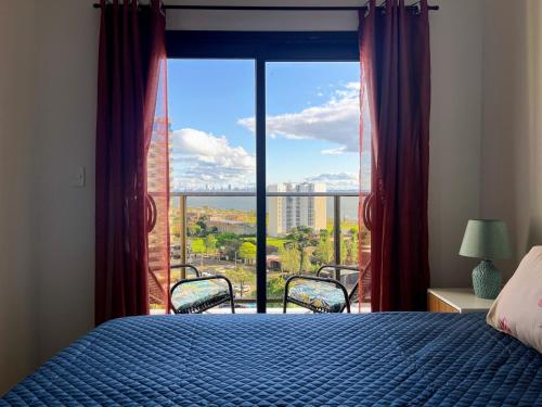 a bedroom with a bed and a large window at Confort y estilo en cada rincón in Encarnación