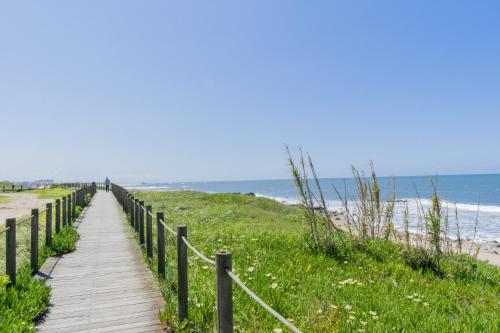 a boardwalk leading down to the beach at Flowers & Beach Oporto House in Valadares