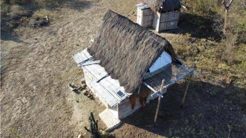 an aerial view of a house with a roof at biohotel tatacoa Qji in Villavieja