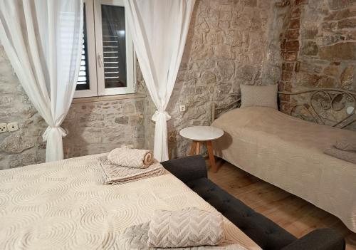 Postel nebo postele na pokoji v ubytování apartment GLORIA - old city center