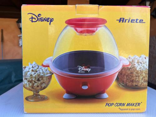 a food processor with a bowl of popcorn in a box at Rome Countryside Luxury Villa Casale Centocorvi con parco e piscina in Marina di Cerveteri