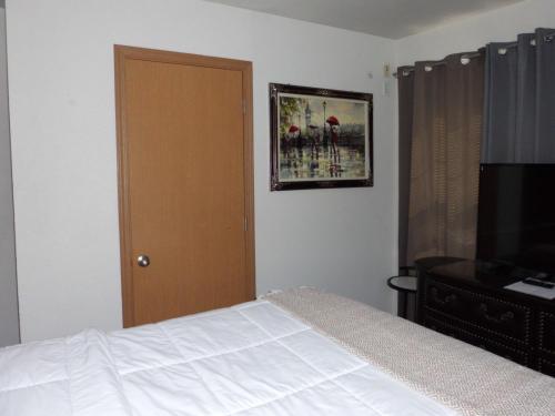 Postel nebo postele na pokoji v ubytování The Reset Hotel Tacoma-Lakewood-Lacey-DuPont-Olympia