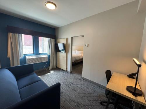 Télévision ou salle de divertissement dans l'établissement Holiday Inn Express & Suites - Atlanta Downtown by IHG