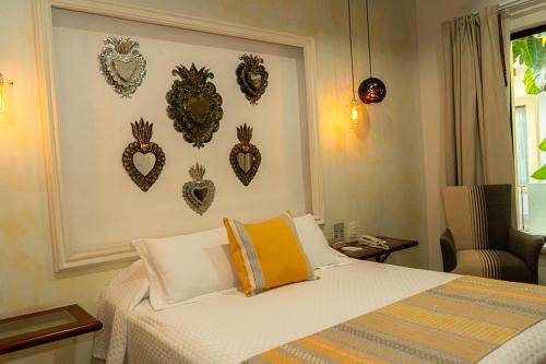 a bedroom with a bed with hearts on the wall at Hotel Casa Vertiz in Oaxaca City