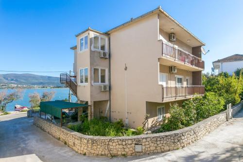 Apartments by the sea Mastrinka, Ciovo - 24018