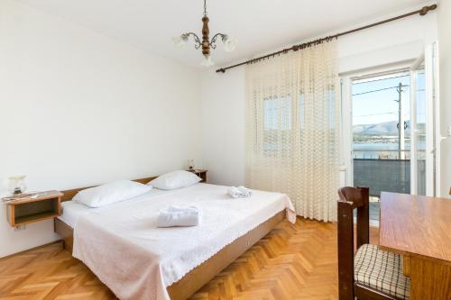Apartments by the sea Mastrinka, Ciovo - 24018