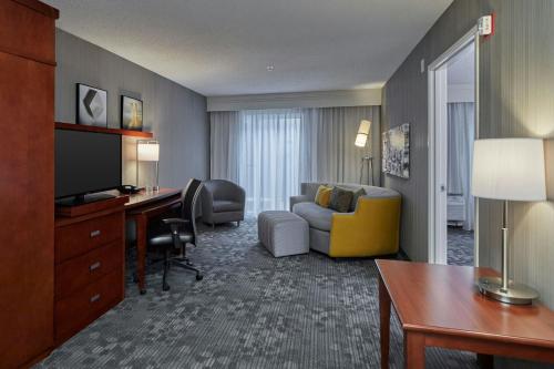 Posezení v ubytování Courtyard by Marriott Eugene Springfield