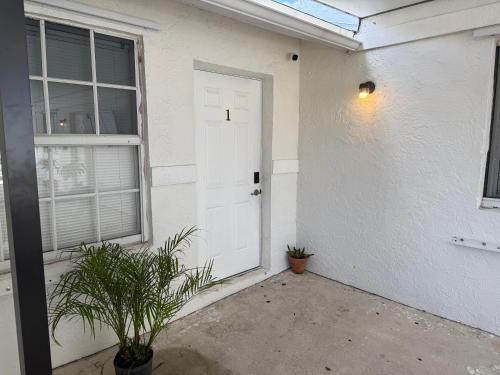 Φωτογραφία από το άλμπουμ του Guest houses West Palm Beach 2BR or 1BR σε West Palm Beach