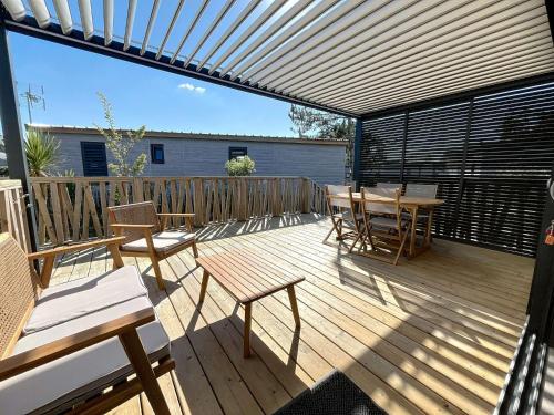 Chalet de Standing avec Piscine Chauffée, à 300m de la Plage - 6 Couchages, WiFi Gratuit - FR-1-361-474