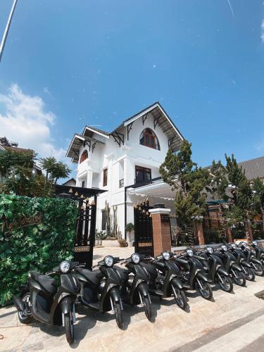 a row of motorcycles parked in front of a building at Ngo - The Gallery Hotel Dalat in Da Thanh