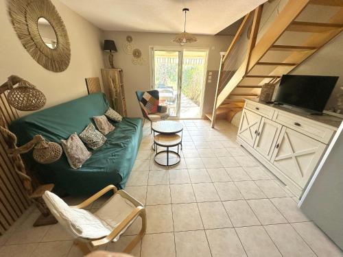 Photo de la galerie de l'établissement Pavillon 5 pers avec terrasse, piscine et parking privé - FR-1-781-94, à Valras-Plage