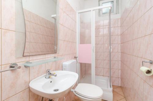 Ένα μπάνιο στο Apartments Limuni