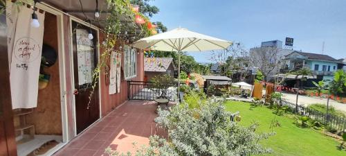 Κήπος έξω από το Rusty Garage Homestay Huế