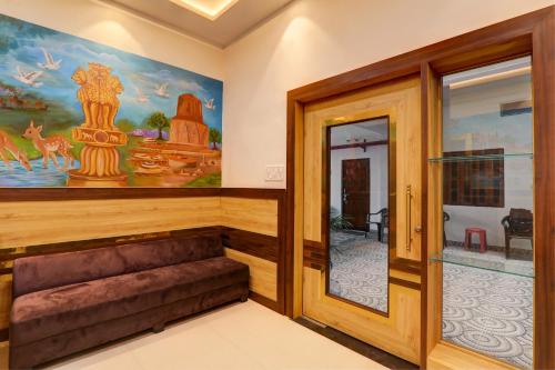 a room with a large painting on the wall at Super Collection O Vairagi Villa Shi in Varanasi