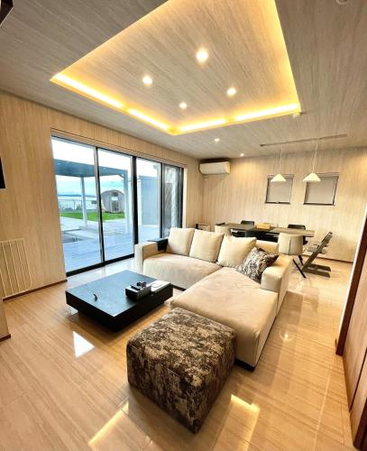 a living room with a couch and a table at Gold Valley Villa C in Futtsu