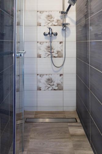 a bathroom with a shower with a glass door at Willa Radość in Krynica Zdrój