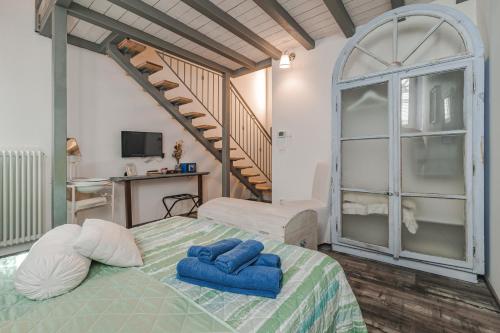 Postel nebo postele na pokoji v ubytování Trieste Art Loft