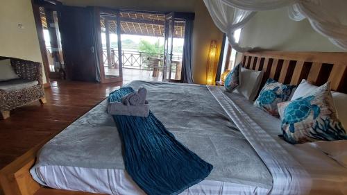 Postel nebo postele na pokoji v ubytování Lombok Villas, Villa KuraKura
