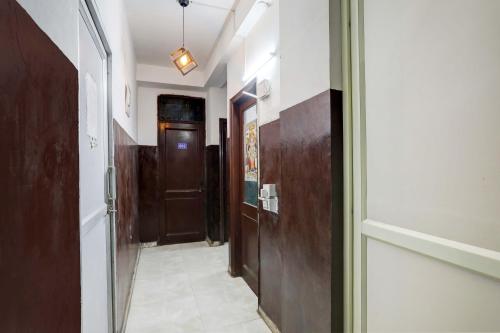 a hallway with a door and a hallway with at Super Hotel O Green Park Residency in New Delhi