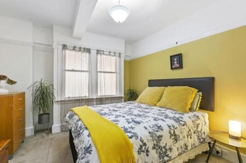 a bedroom with a large bed and a window at Historical 2 beds apartment with Harbour Views in OBay in Wellington