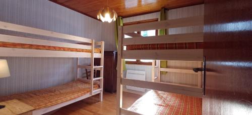 Palanda nebo palandy na pokoji v ubytování Chalet Roche Rousse