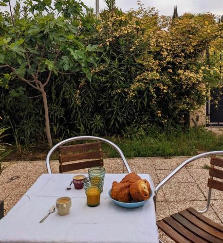 Studio cosy, terrasse, logement entier Aix-en-Provence dans maison