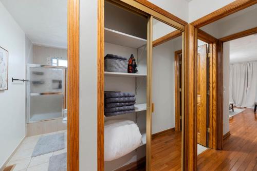 Ένα μπάνιο στο Cozy Luxury 4BR Home Near Airport