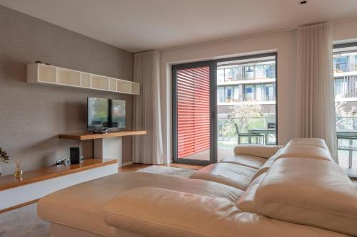 FLH Funchal Elegant Apartment with Pool & Balcony