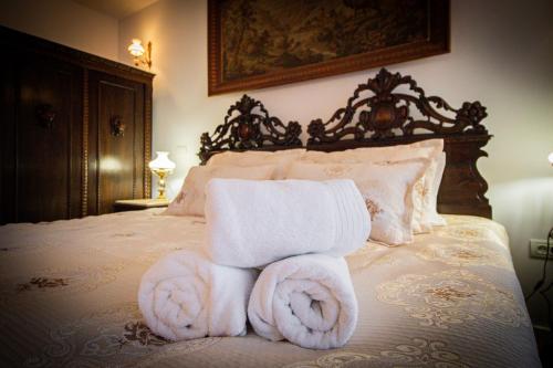 a pile of towels sitting on top of a bed at RunCa-n Rai in Cristian