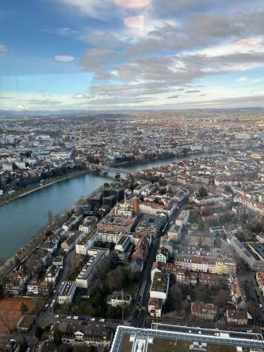 Private Room with Independent Entrance in Basel