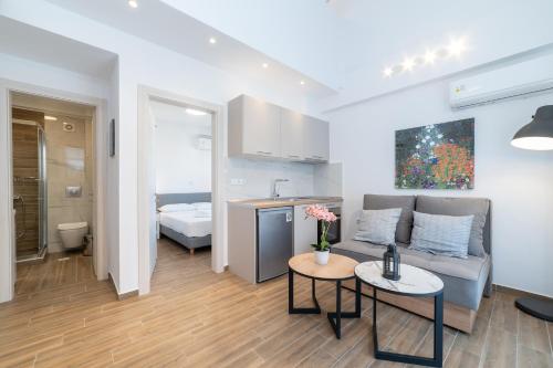 Postel nebo postele na pokoji v ubytování Anastasia Residential Complex