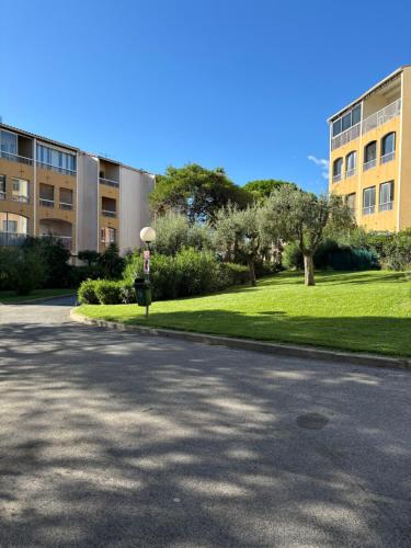 Bel Appartement T2 - Résidence Lagon Bleu - Piscine - Free WIFI