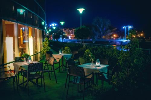Restaurace v ubytování Boulevard Drobnera Residence - Apartamenty z widokiem na Odrę