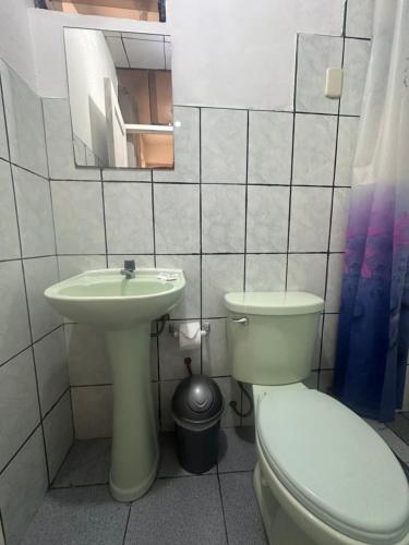 Koupelna v ubytování CASA HUAYNA HOUSE VITOQuE