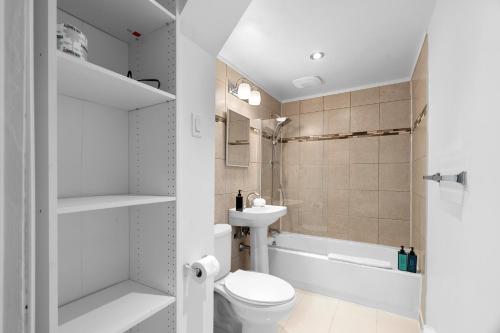 Ein Badezimmer in der Unterkunft Hotel Laurence