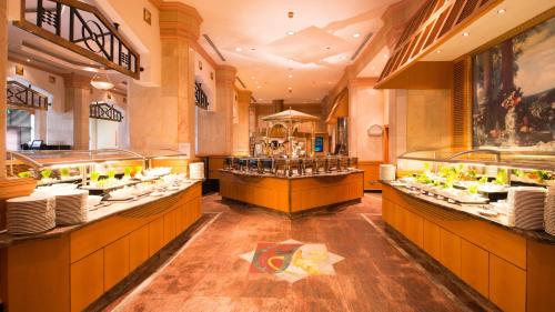 a restaurant with many dishes on display at Holiday Inn Kuwait Al Thuraya City by IHG in Kuwait