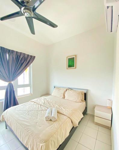 a bedroom with a bed and a ceiling fan at 2 Bedrooms Suites at Mesahill Nilai with Mall by D'KAY HOMES, near USIM KLIA in Nilai