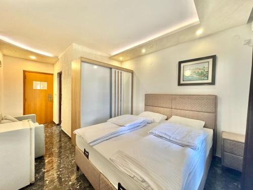 Ένα ή περισσότερα κρεβάτια σε δωμάτιο στο Beachfront Hotel Palma - Jaz