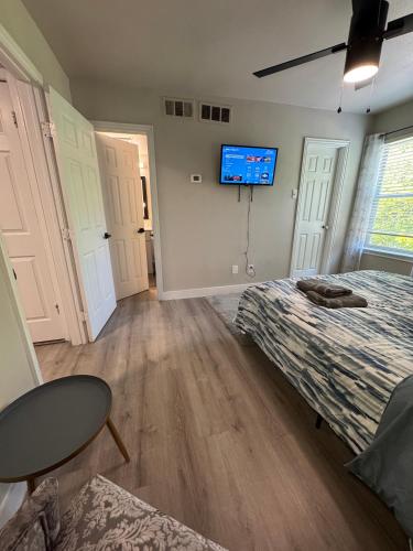 Katil atau katil-katil dalam bilik di 4 STATE FAIR l DT Dallas l FIFA READY l Staycation 1Bd1Ba